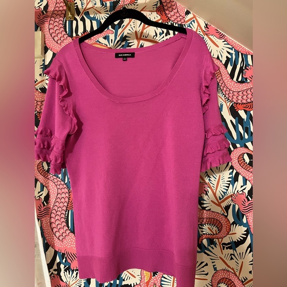 Gorgeous dressy light knit scoop neck with ruffle detail on sleeves - Picture 1 of 7